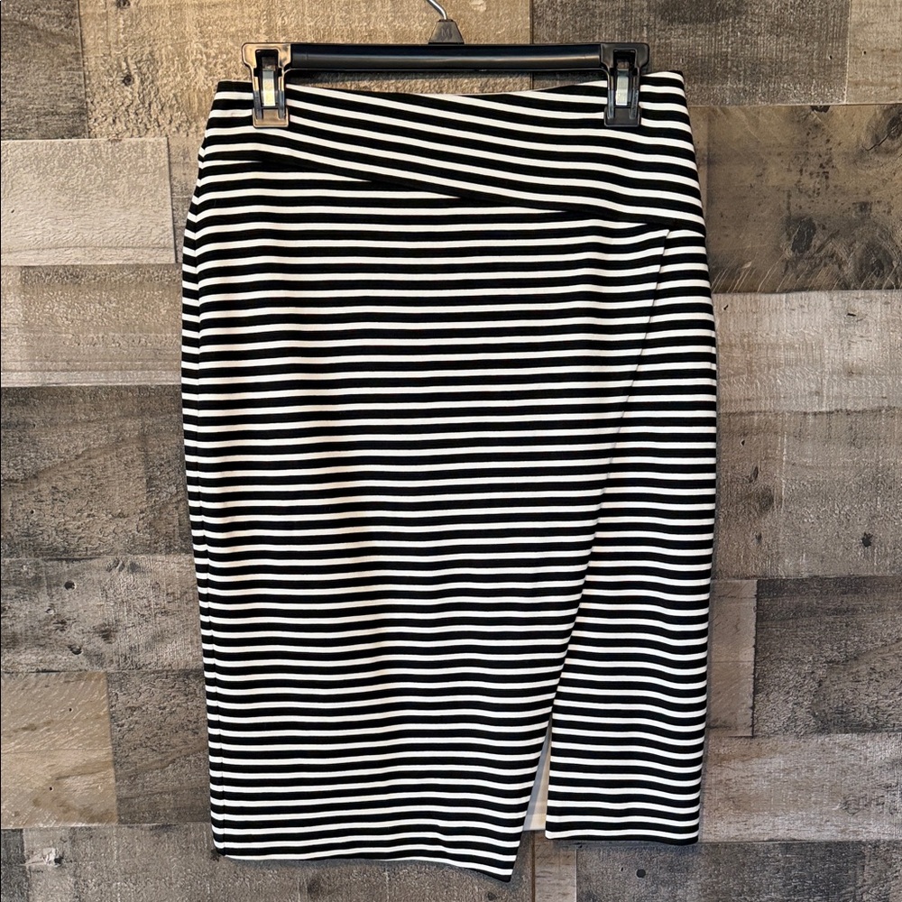 White House Black Market Striped skirt with front slit Size 4